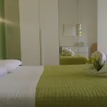 Riviera מלון דירות