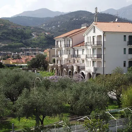 Riviera Apartments Aparthotel 3*