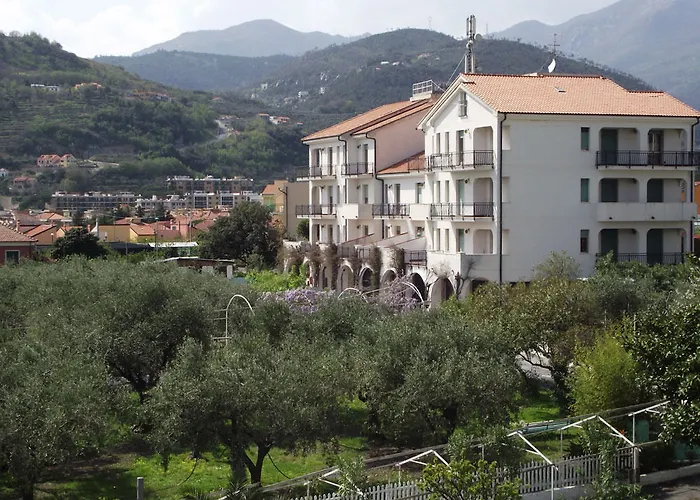 Riviera Apartahotel 3*